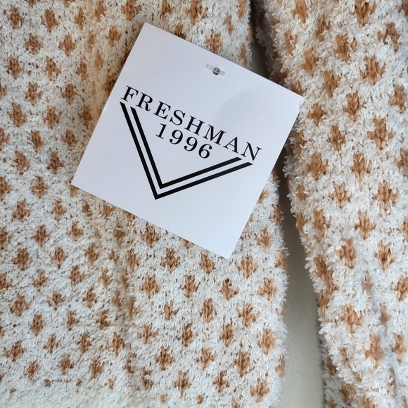 NWT Freshman 1996 Super Soft Fleece  Jr. Med Sweater tan and off white - Picture 5 of 14